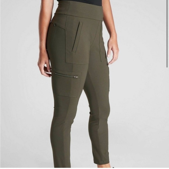 Athleta Pants - Athleta Headlands Hybrid Cargo Pant - Size 4